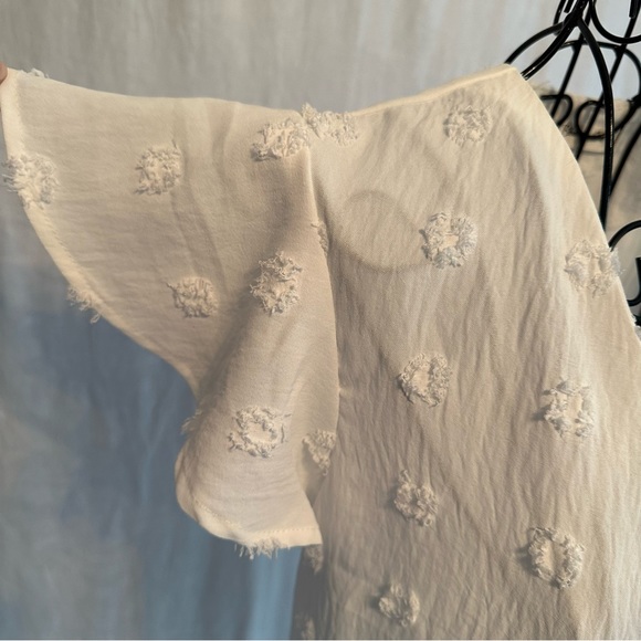 NWT Blooming Jelly size small tie shirt. 3-d circles off White w covered buttons - Picture 3 of 9